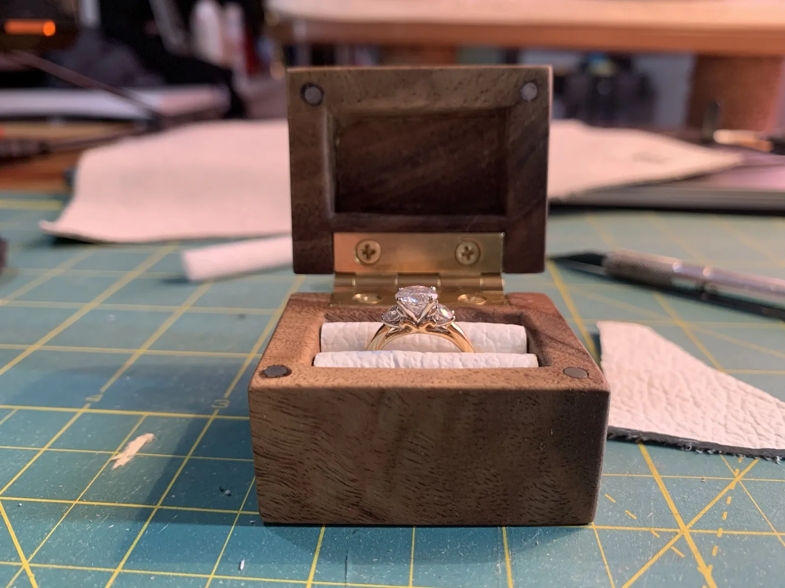 Router jig cutting curved wood inlay pieces