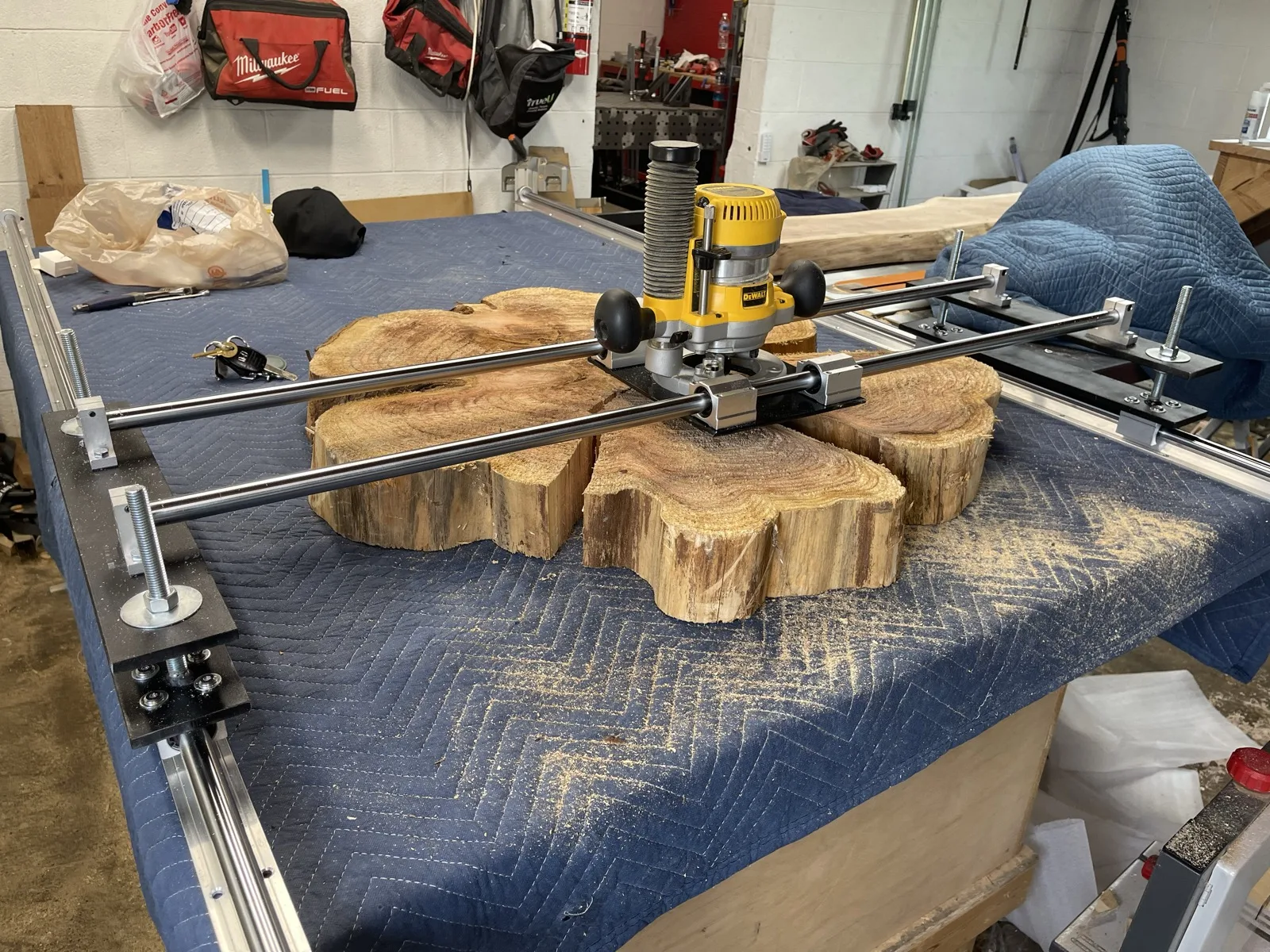 Router jig cutting circular wood slices